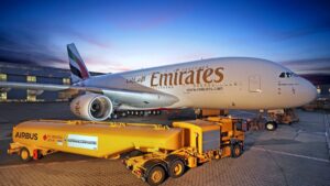 Emirates Airbus A380 refueling with bio-kerosene - photo Emirates