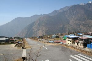 L'aéroport de Tenzing Hillary à Lukla, Népal