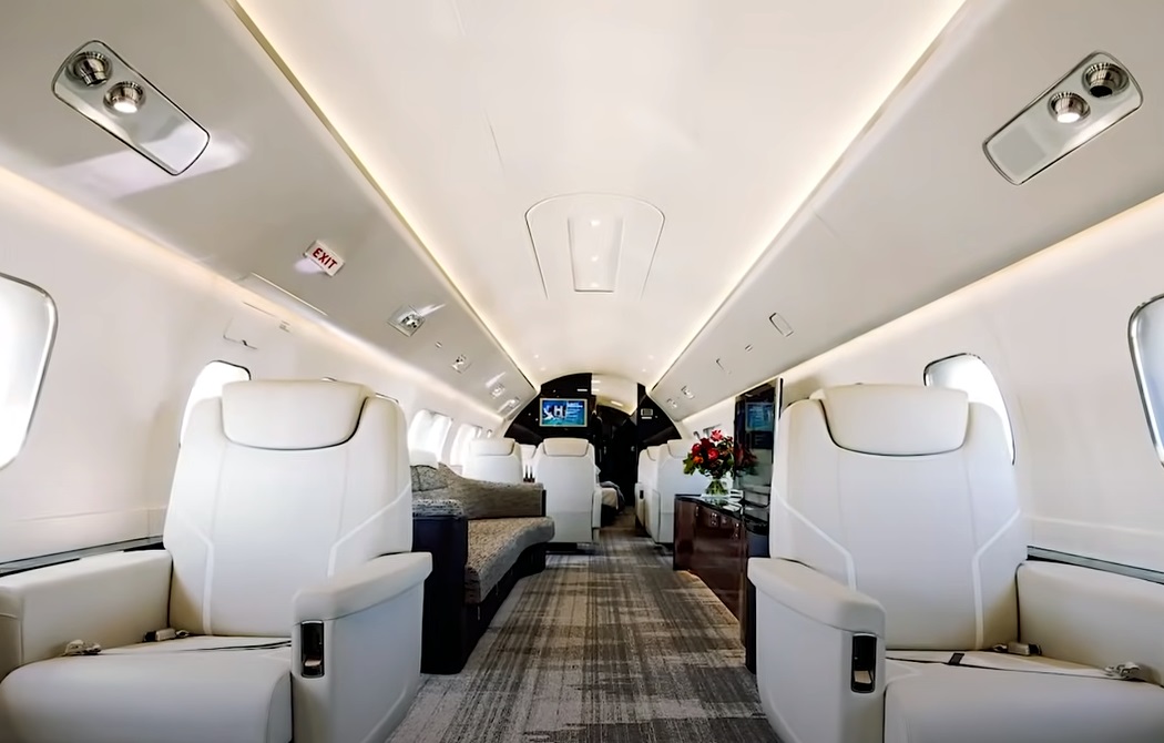 Bombardier Global 7000 - la cabine peut contenir une salle à manger complète
